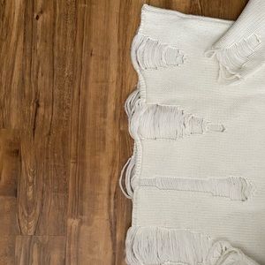 Stylish sweater in a off white color